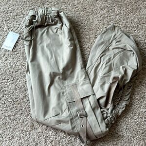 NWT Emory Park Ashton cargo pants. Size S